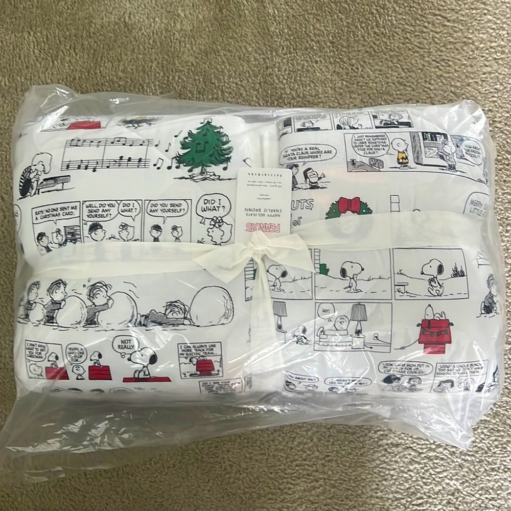 Pottery Barn x Peanuts Holiday comforter, queen, NWT